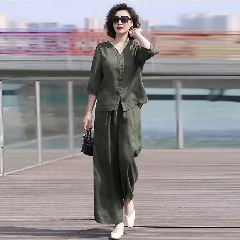 Women Fashion Over The Years - Completo in Lino e Cotone da