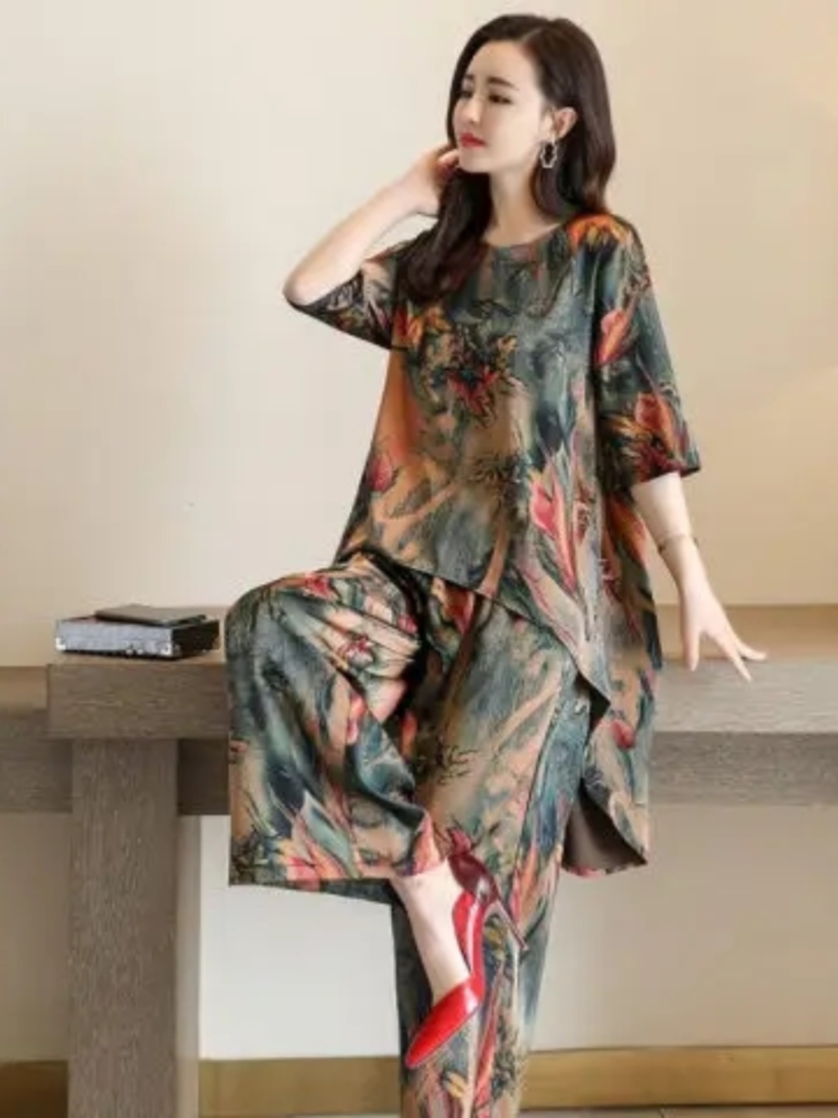Completo da due pezzi per donn - Women Fashion Over The Years recensione e prezzo